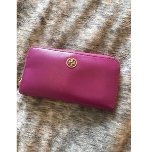 Robinson Zip Leather Continental Wallet